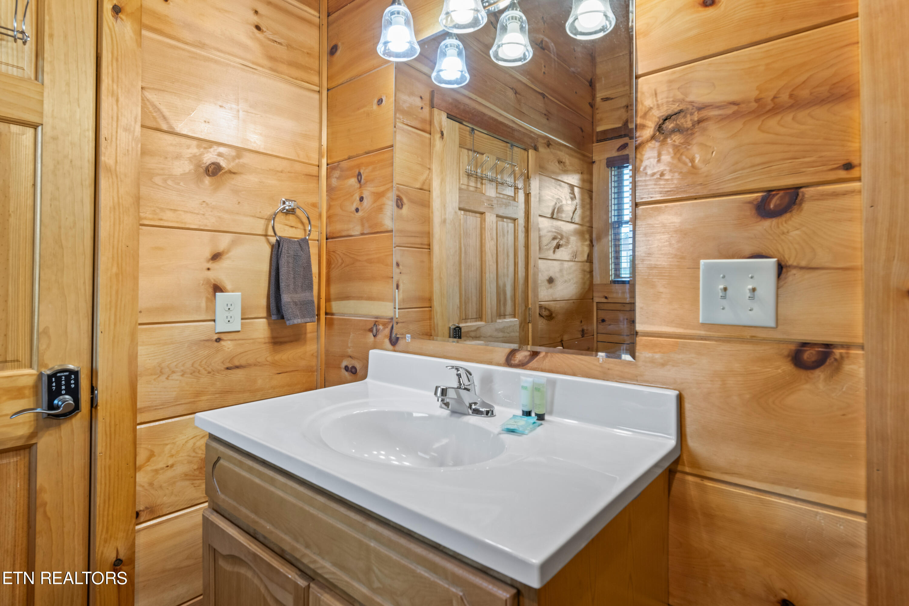 704 Blueberry Ridge Way Pigeon Forge, TN 37863 - Photo 20 of 57 704 Blueberry Way-20
