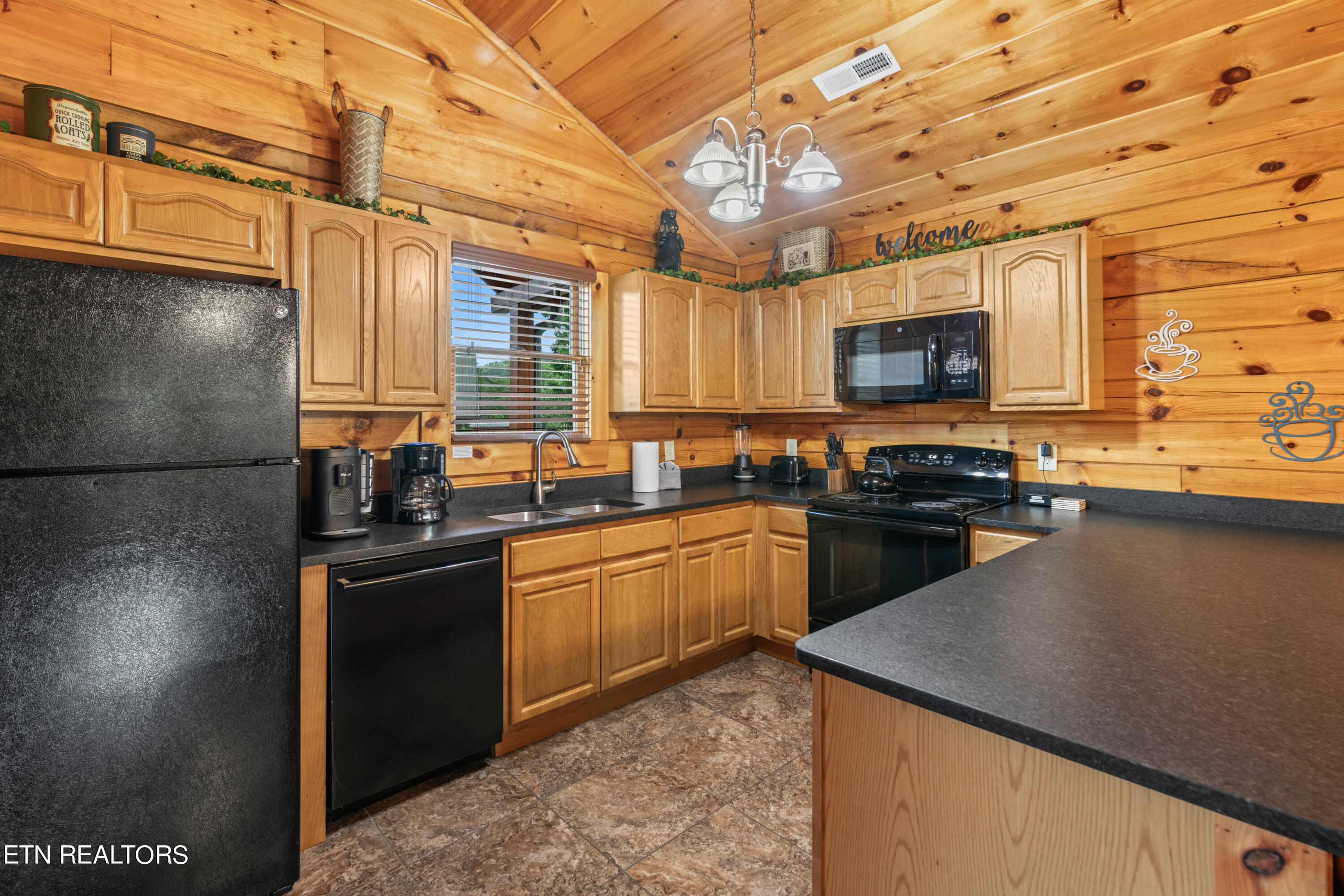 704 Blueberry Ridge Way Pigeon Forge, TN 37863 - Photo 10 of 57 704 Blueberry Way-10