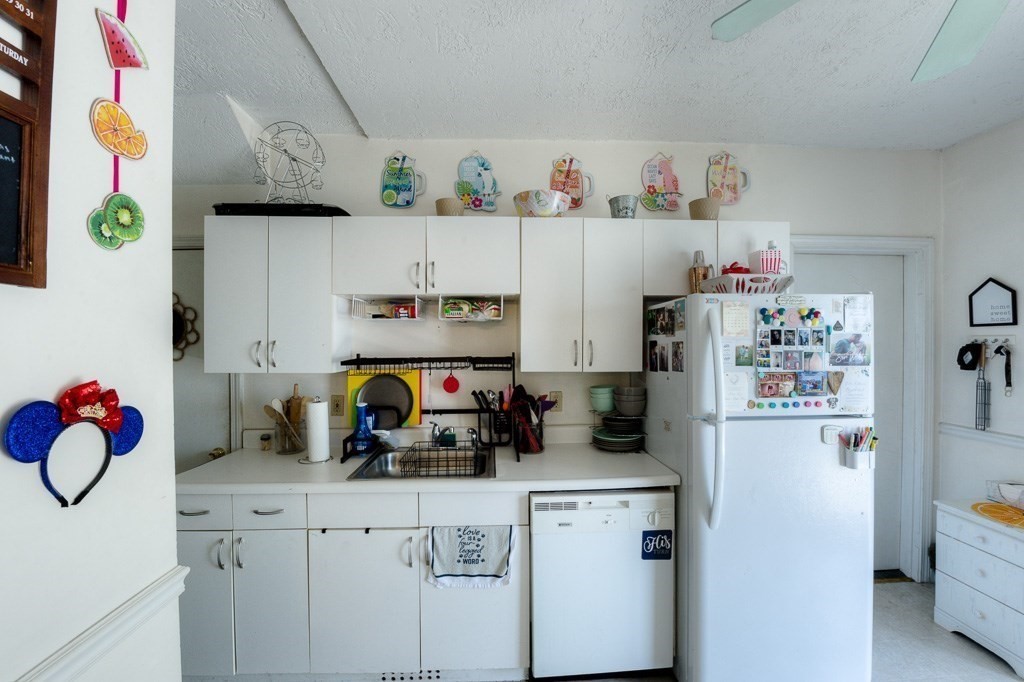 45 Scrimgeour Road Worcester, MA 01606 - Photo 4 of 42 Gallery Image 4