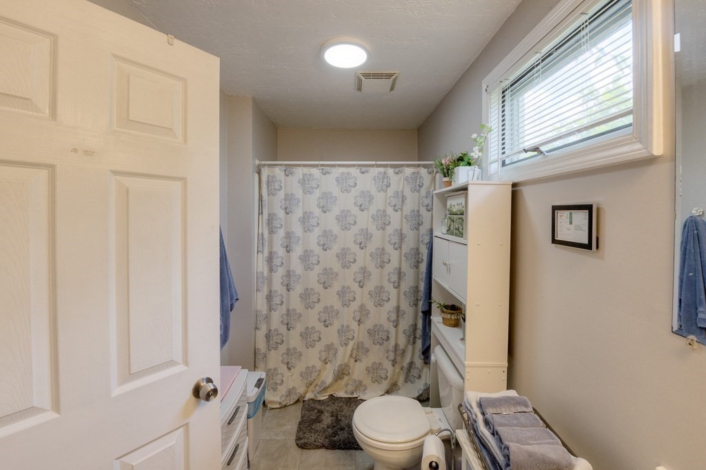 45 Scrimgeour Road Worcester, MA 01606 - Photo 9 of 42 Gallery Image 9