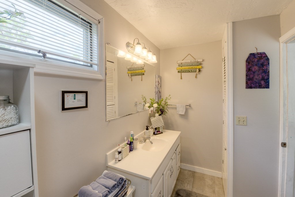45 Scrimgeour Road Worcester, MA 01606 - Photo 10 of 42 Gallery Image 10