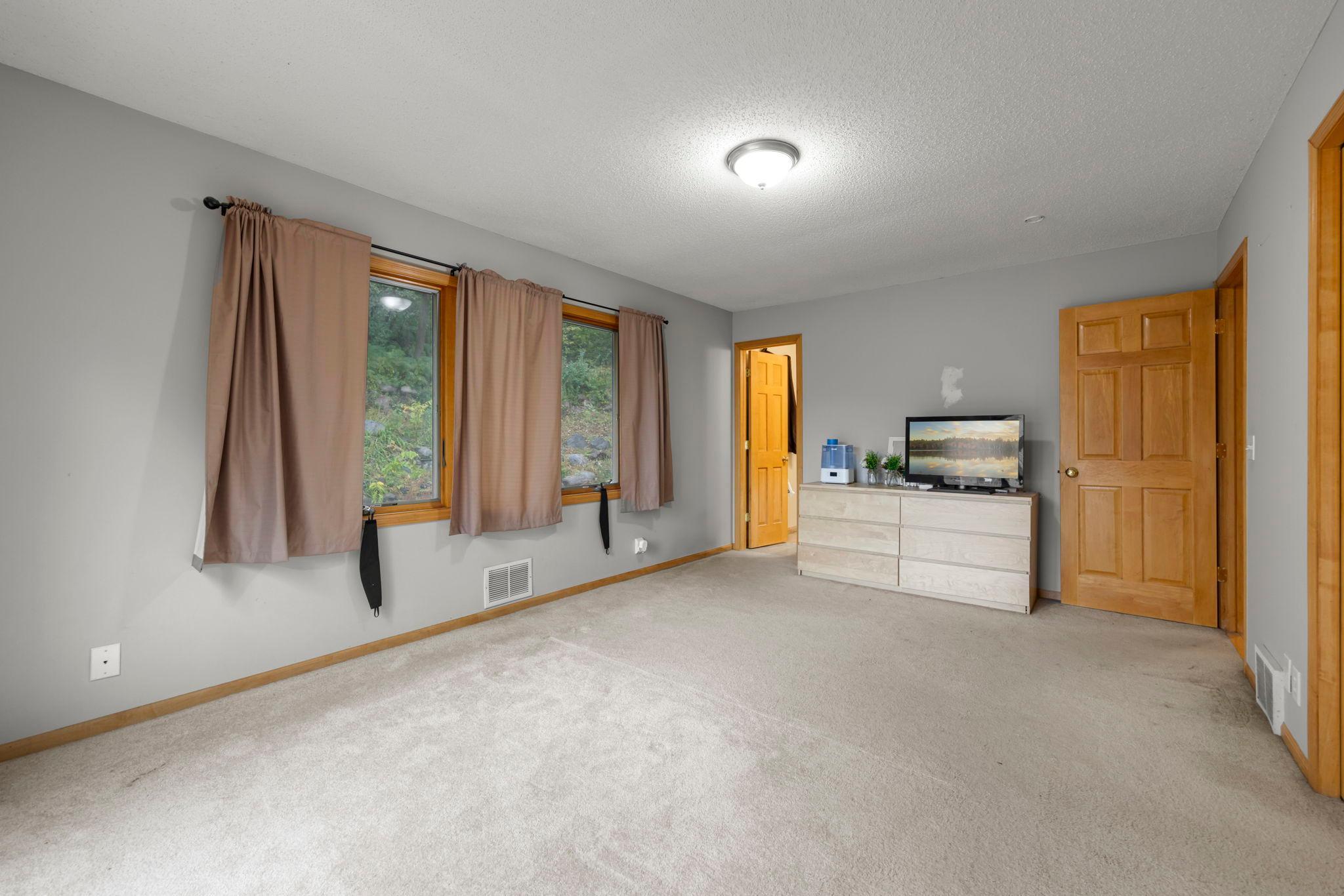 101 Hidden Meadow Court Apple Valley, MN 55124 - Photo 11 of 31