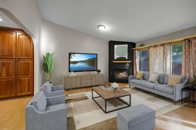 $425,000 | 101 Hidden Meadow Court, Apple Valley, MN 55124