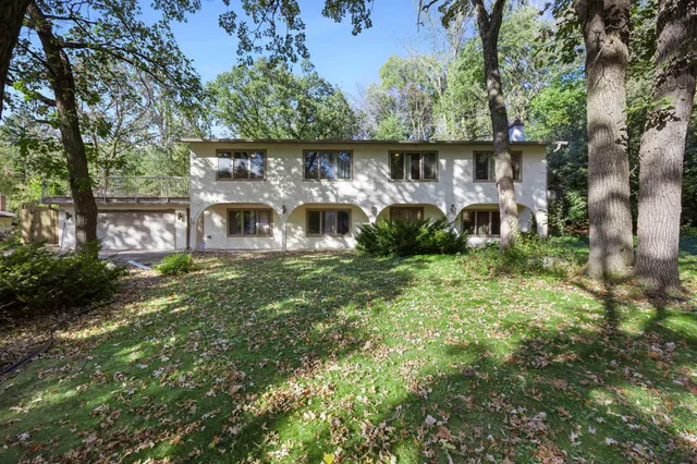 $425,000 | 101 Hidden Meadow Court, Apple Valley, MN 55124