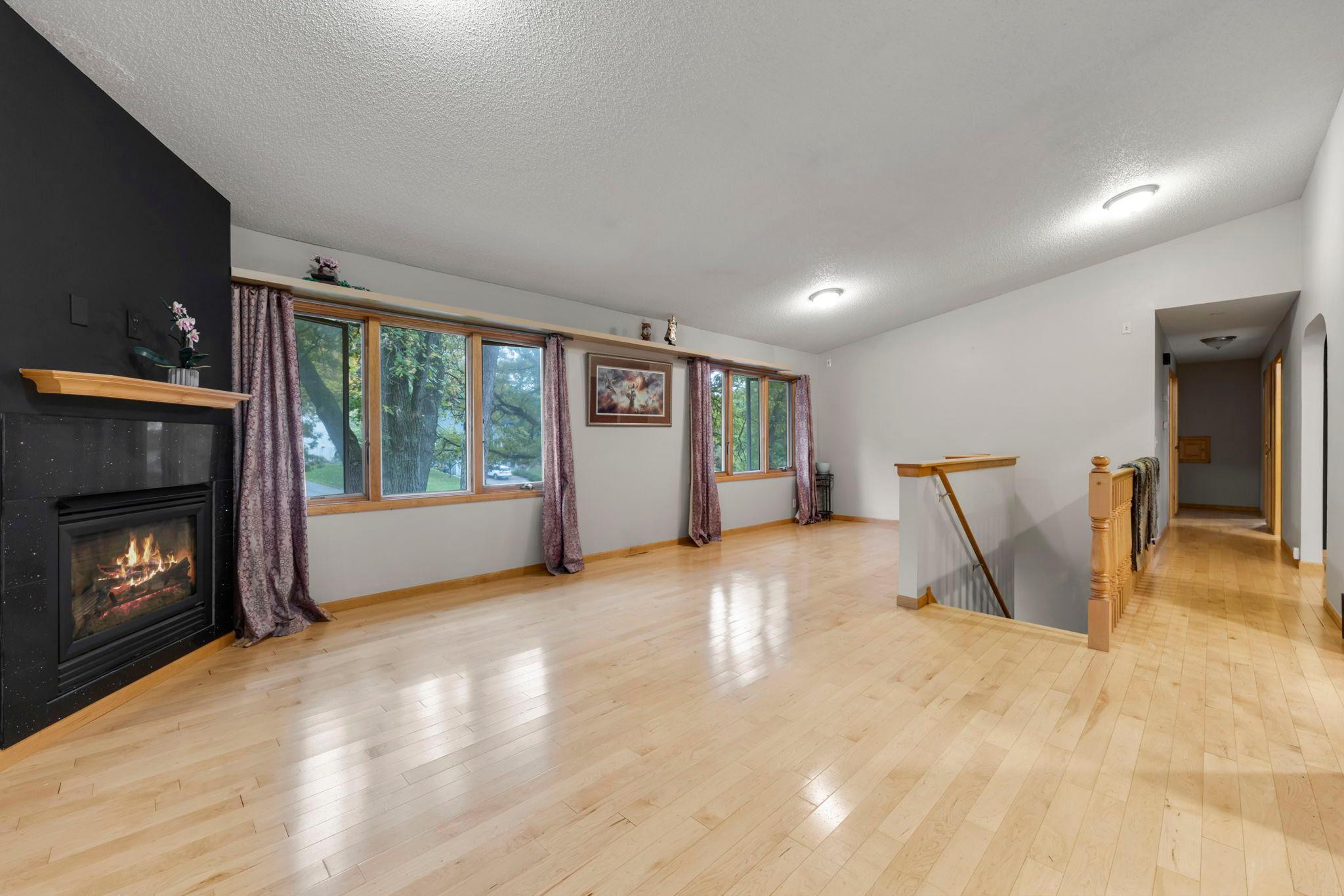 101 Hidden Meadow Court Apple Valley, MN 55124 - Photo 3 of 31