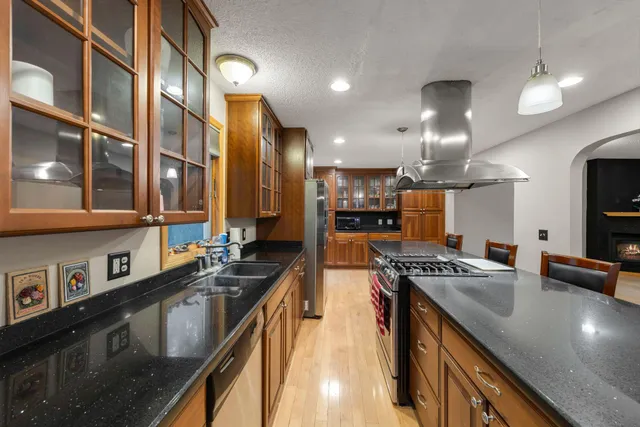 $425,000 | 101 Hidden Meadow Court, Apple Valley, MN 55124