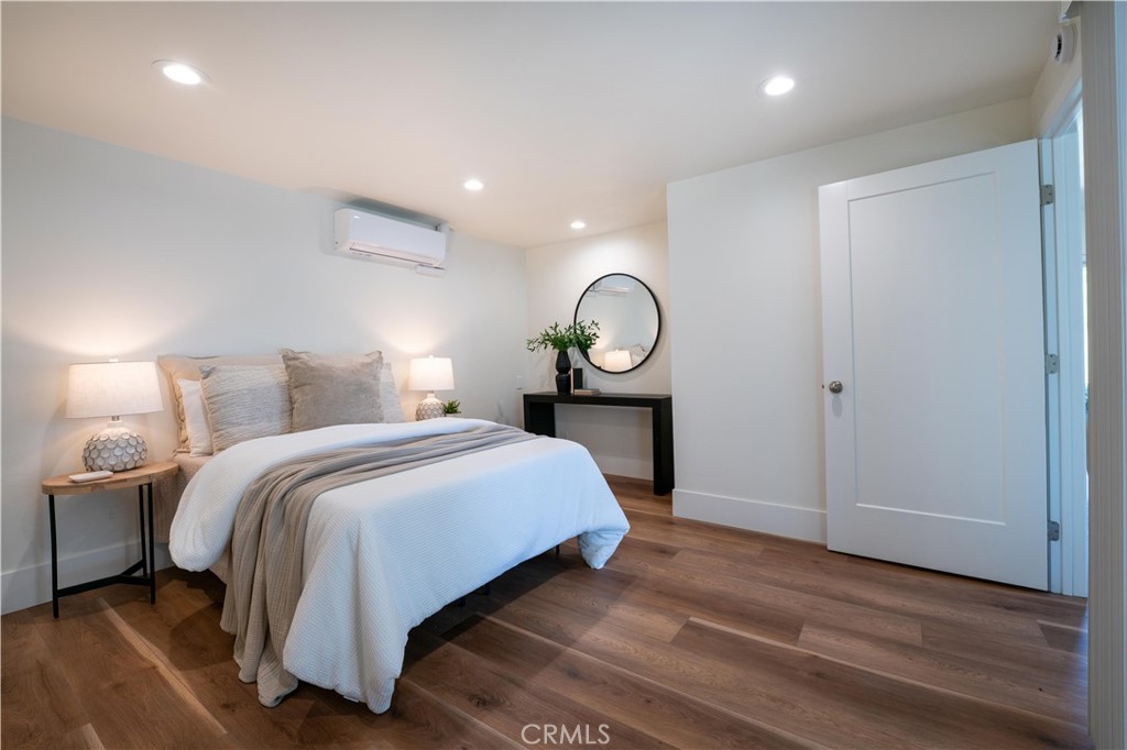 675 Huntington Road Cambria, CA 93428 - Photo 27 of 30 a bedroom with a bed and mirror