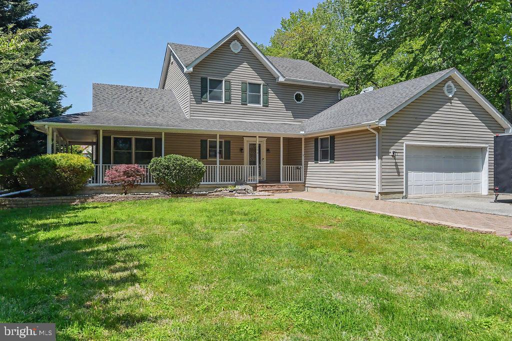 1204 A Old Coochs Bridge Road Newark, DE 19713 - Photo 1 of 31 a front view of a house with garden
