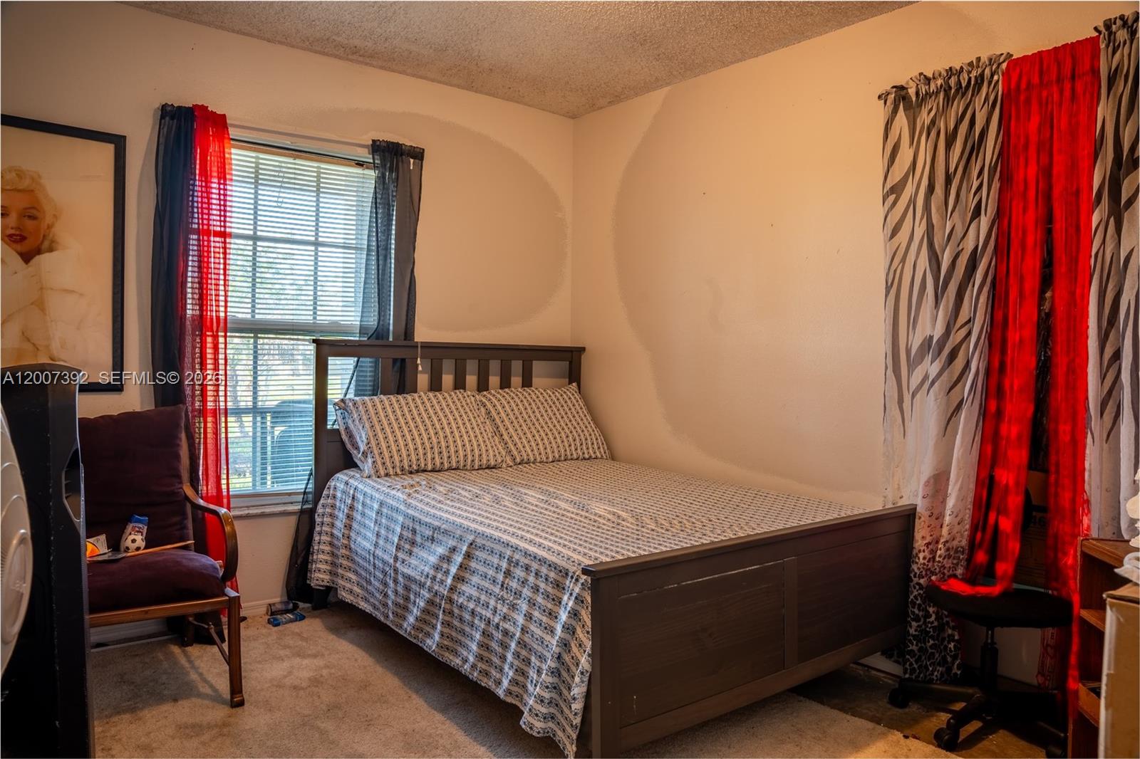 6924 Holly Creek Road Mount Dora, FL 32757 - Photo 12 of 25 a bedroom with a bed and a window