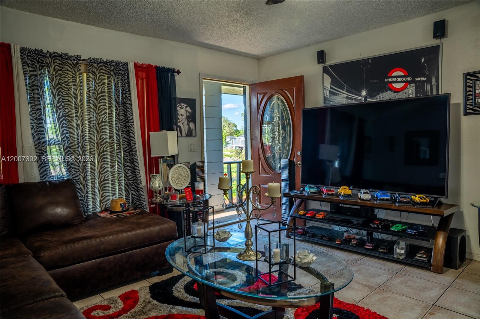 6924 Holly Creek Road Mount Dora, FL 32757 - Photo 19 of 25 a living room with furniture and a flat screen tv