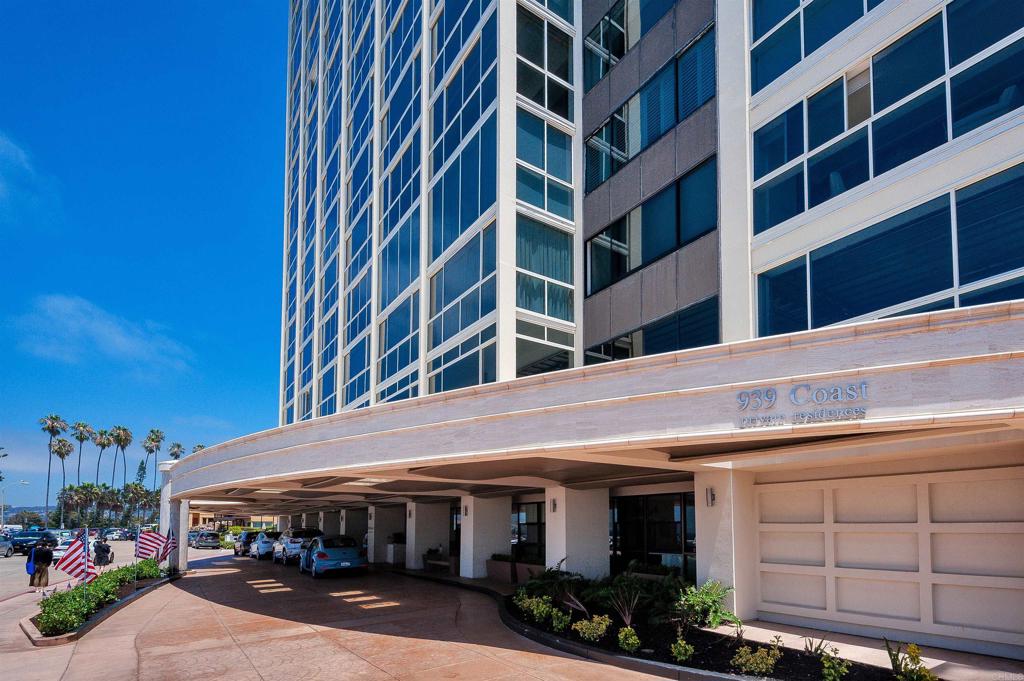 939 Coast Boulevard La Jolla, CA 92037 - Photo 28 of 36 a view of building with car parked