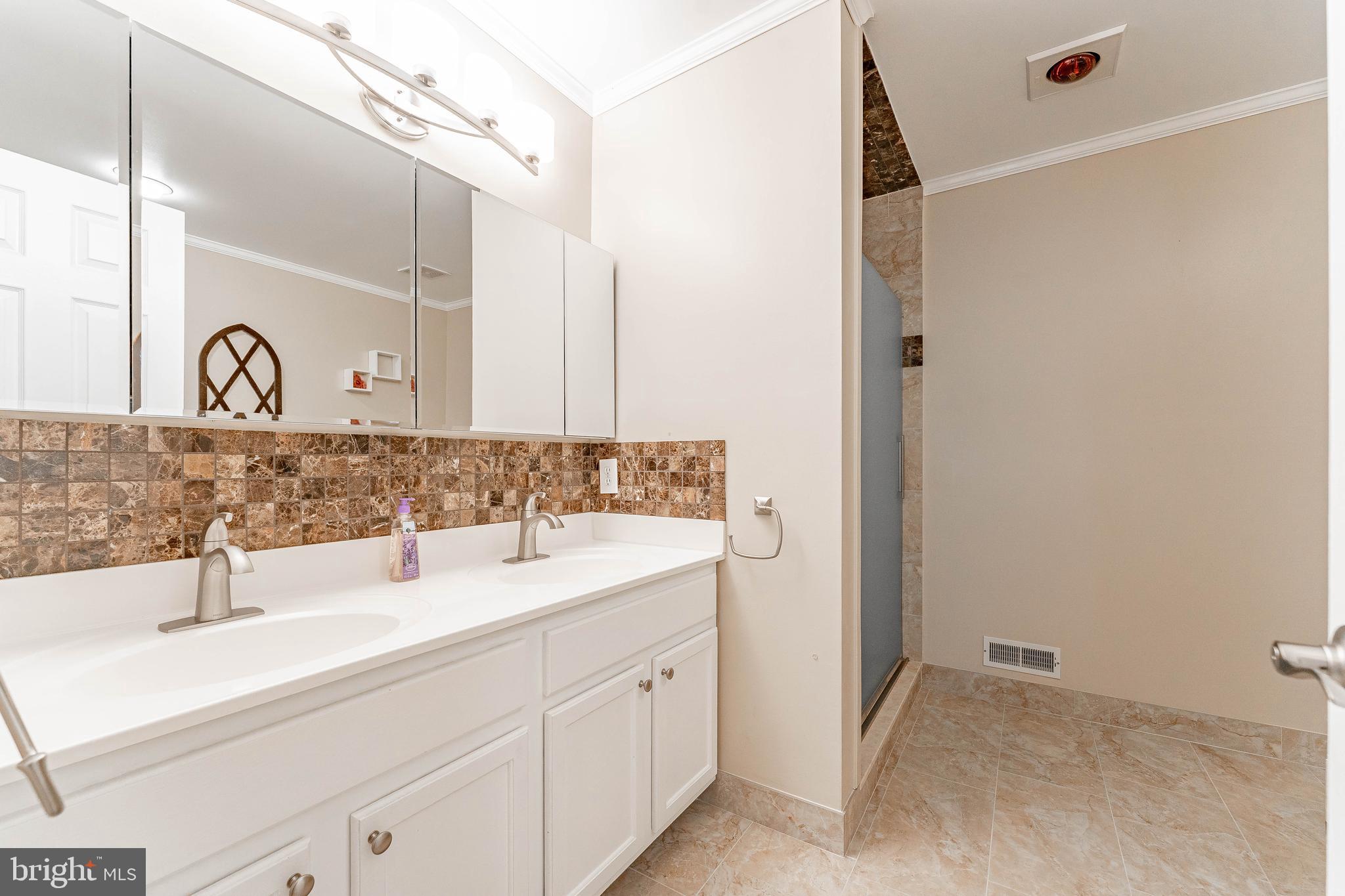 3403 Maplevale Circle Newtown Square, PA 19073 - Photo 30 of 52 Primary Bathroom