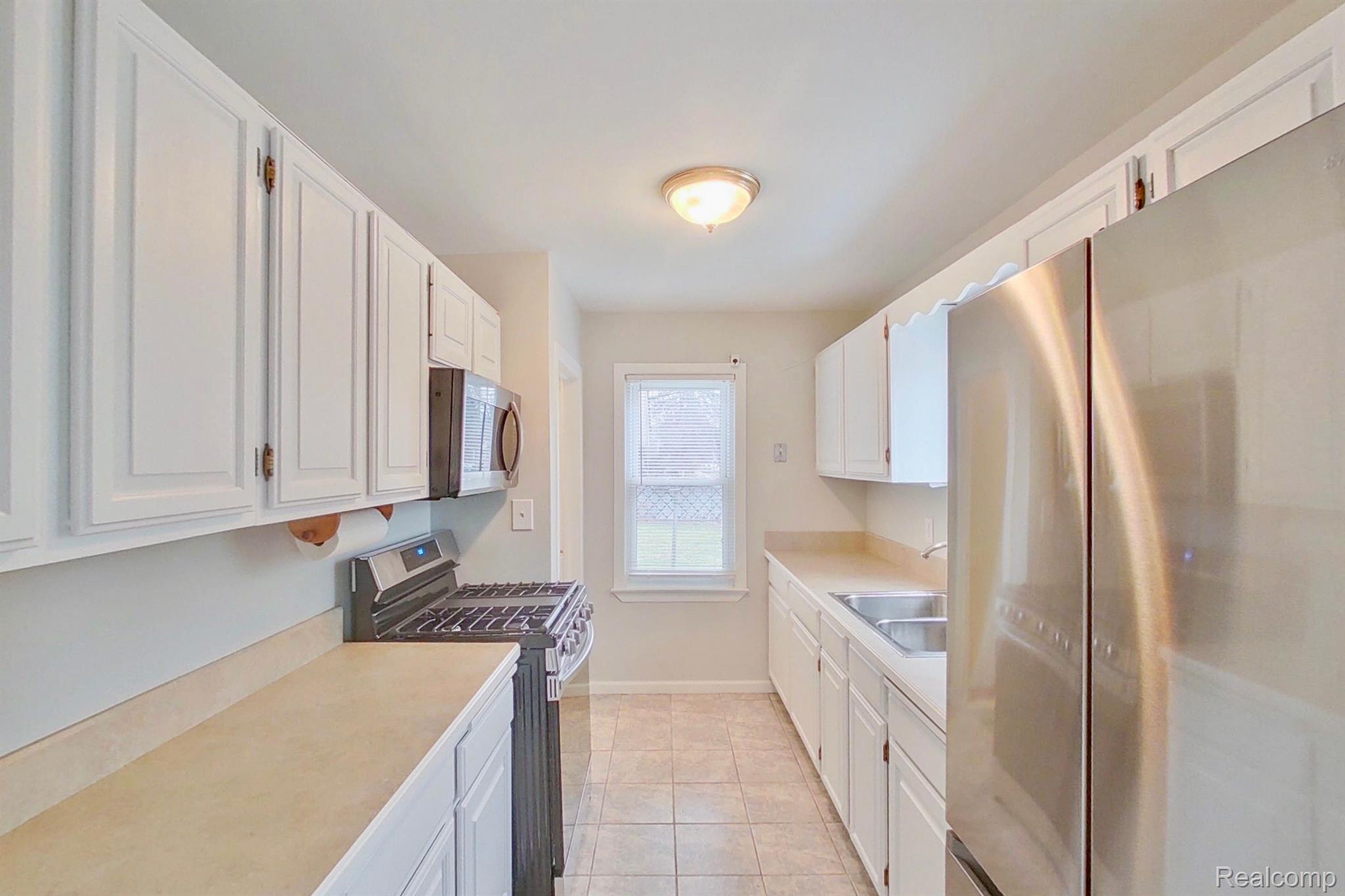 5356 Lapeer Road Burton, MI 48509 - Photo 7 of 38 Gallery Image 7