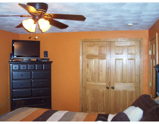 12 Chris Road Oxford, MA 01540 - Photo 17 of 20 Gallery Image 17