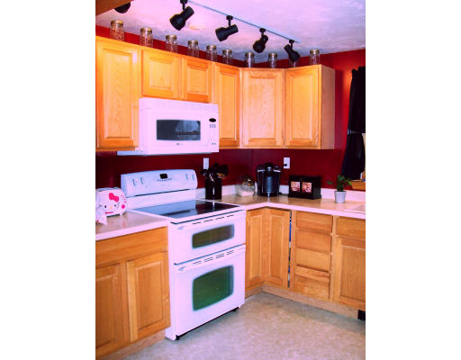 12 Chris Road Oxford, MA 01540 - Photo 8 of 20 Gallery Image 8