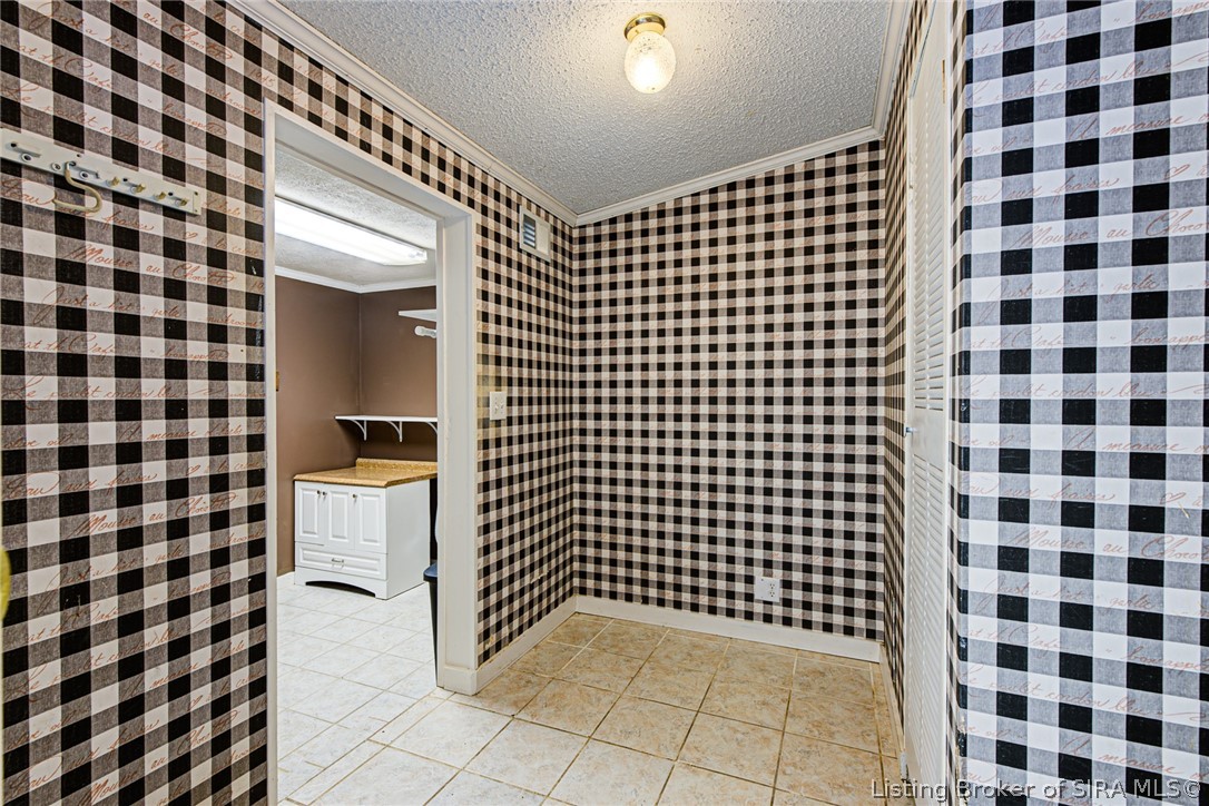 9084 East Blue River Road Pekin, IN 47165 - Photo 13 of 39