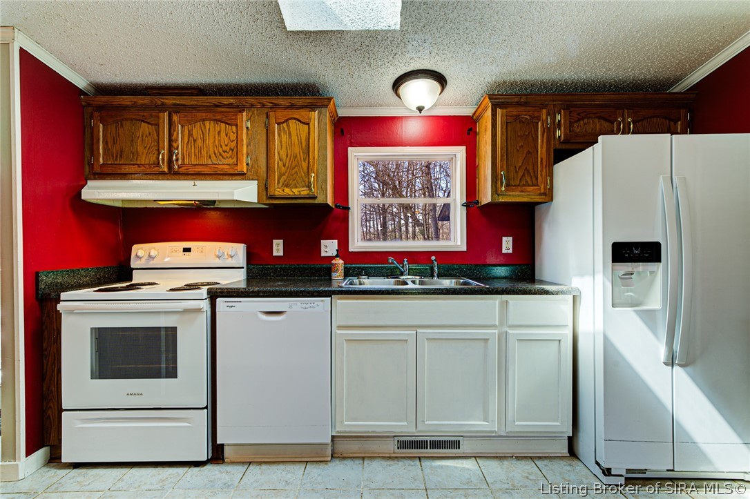 9084 East Blue River Road Pekin, IN 47165 - Photo 9 of 39