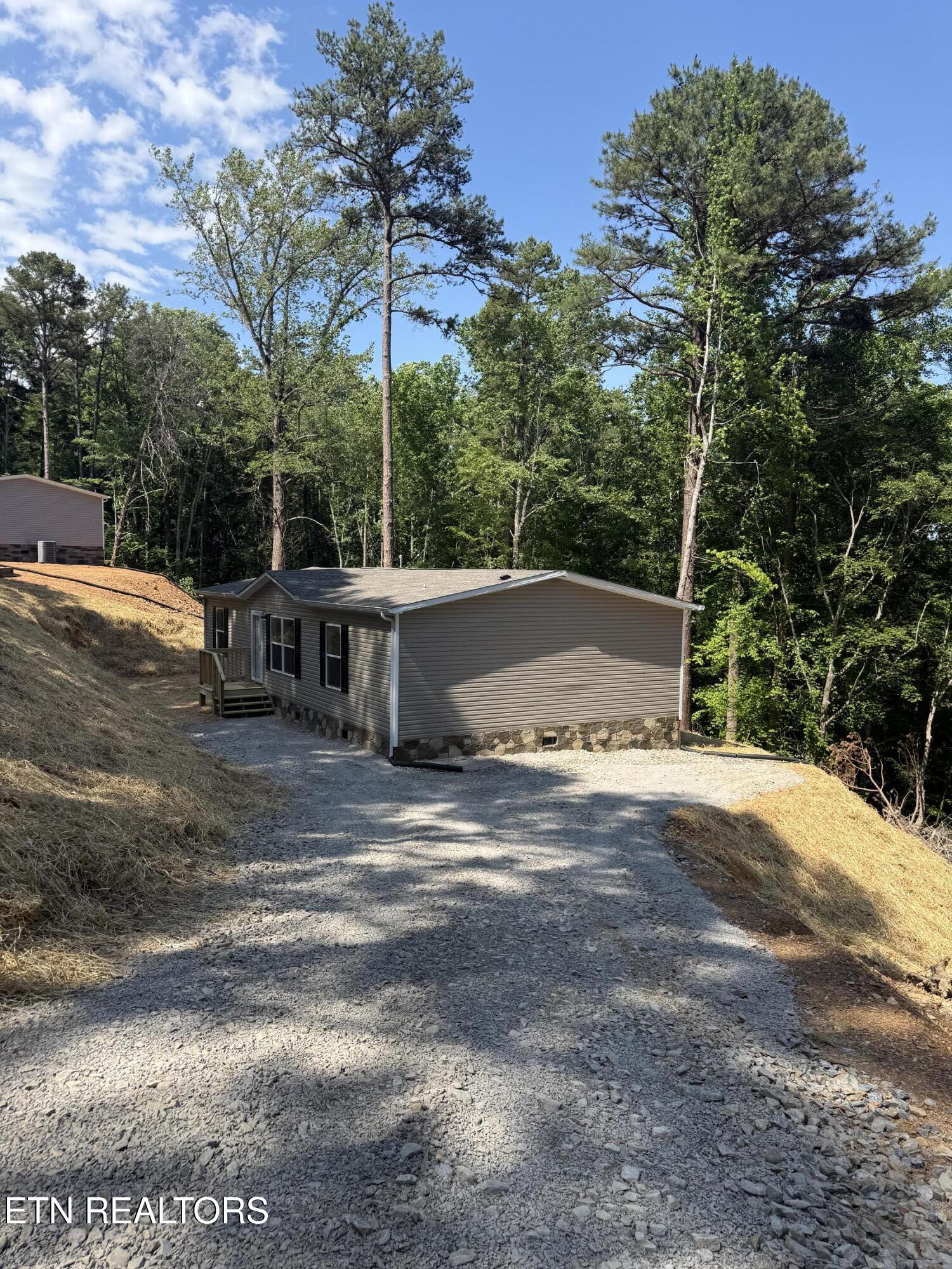 355 Michaels Way Newport, TN 37821 - Photo 6 of 58 IMG_8934