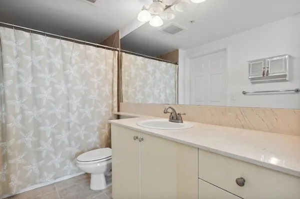 $2,200 | 100 Northeast 6th Street, Unit 506, Boynton Beach, FL 33435