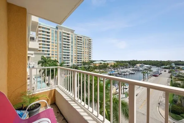 $2,200 | 100 Northeast 6th Street, Unit 506, Boynton Beach, FL 33435