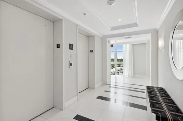 $2,200 | 100 Northeast 6th Street, Unit 506, Boynton Beach, FL 33435