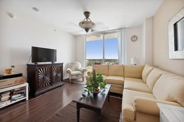 $2,200 | 100 Northeast 6th Street, Unit 506, Boynton Beach, FL 33435