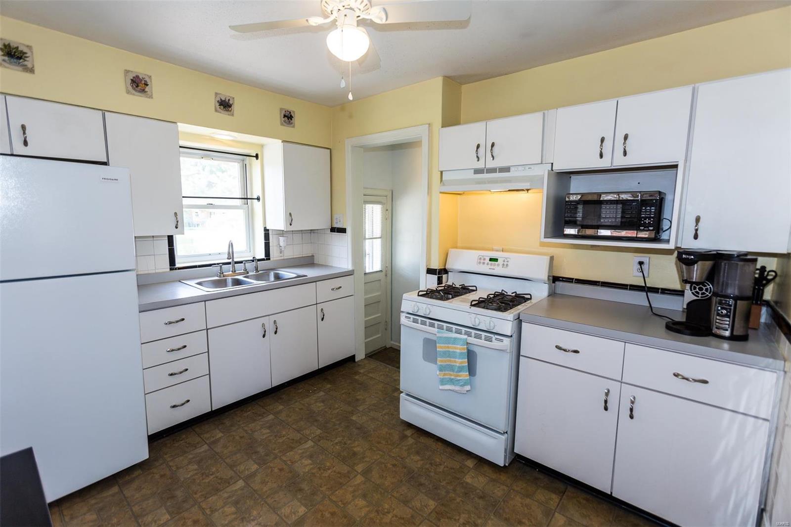 5822 Rhodes Avenue St. Louis, MO 63109 - Photo 9 of 24 Gallery Image 9