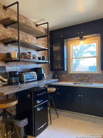 $1,000 | 413 9th Street, Unit B, Blanco, TX 78606