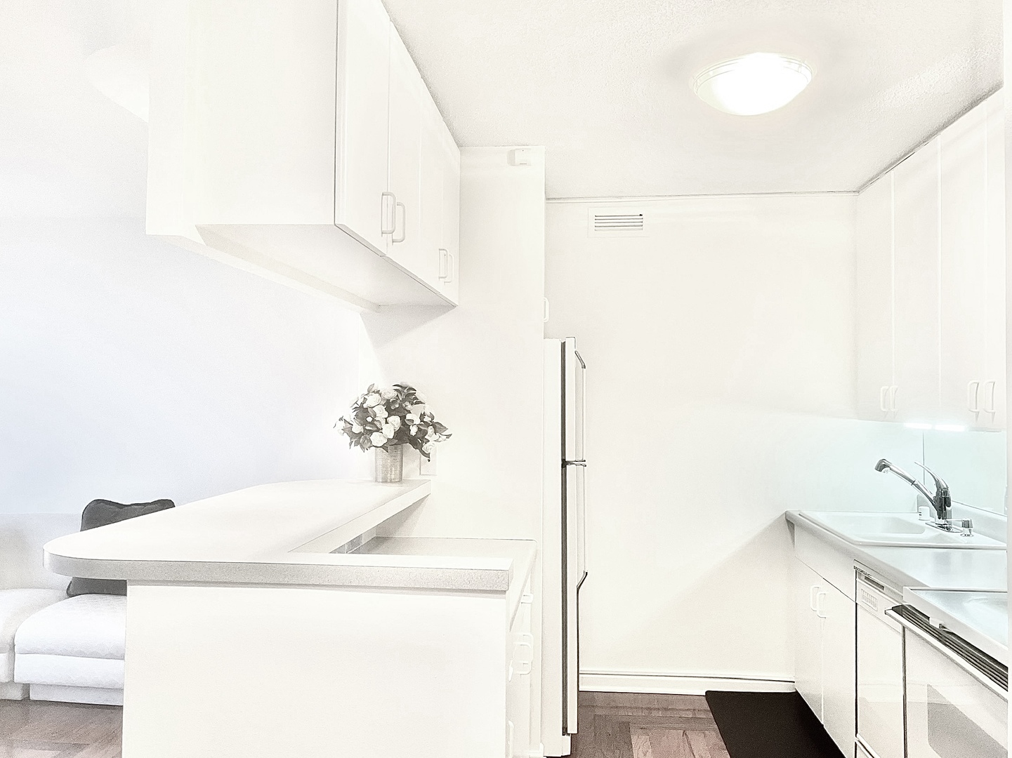 1313 North Ritchie Court, Unit 906 Chicago, IL 60610 - Photo 6 of 13 Gallery Image 6