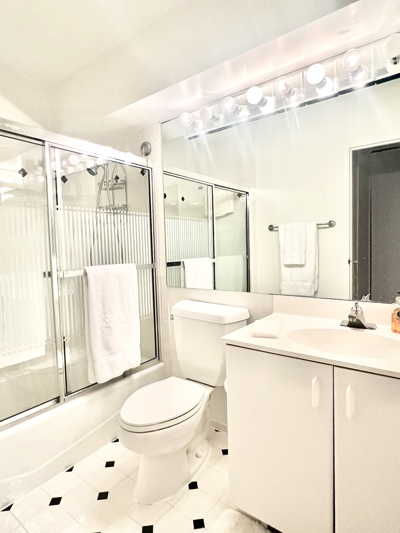 1313 North Ritchie Court, Unit 906 Chicago, IL 60610 - Photo 8 of 13 Gallery Image 8