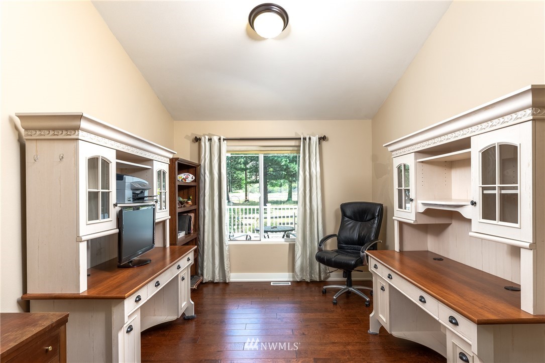 5550 Navarre Coulee Road Chelan, WA 98816 - Photo 12 of 40 Gallery Image 12