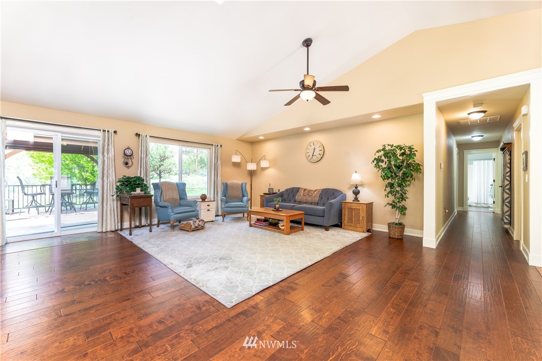5550 Navarre Coulee Road Chelan, WA 98816 - Photo 13 of 40 Gallery Image 13