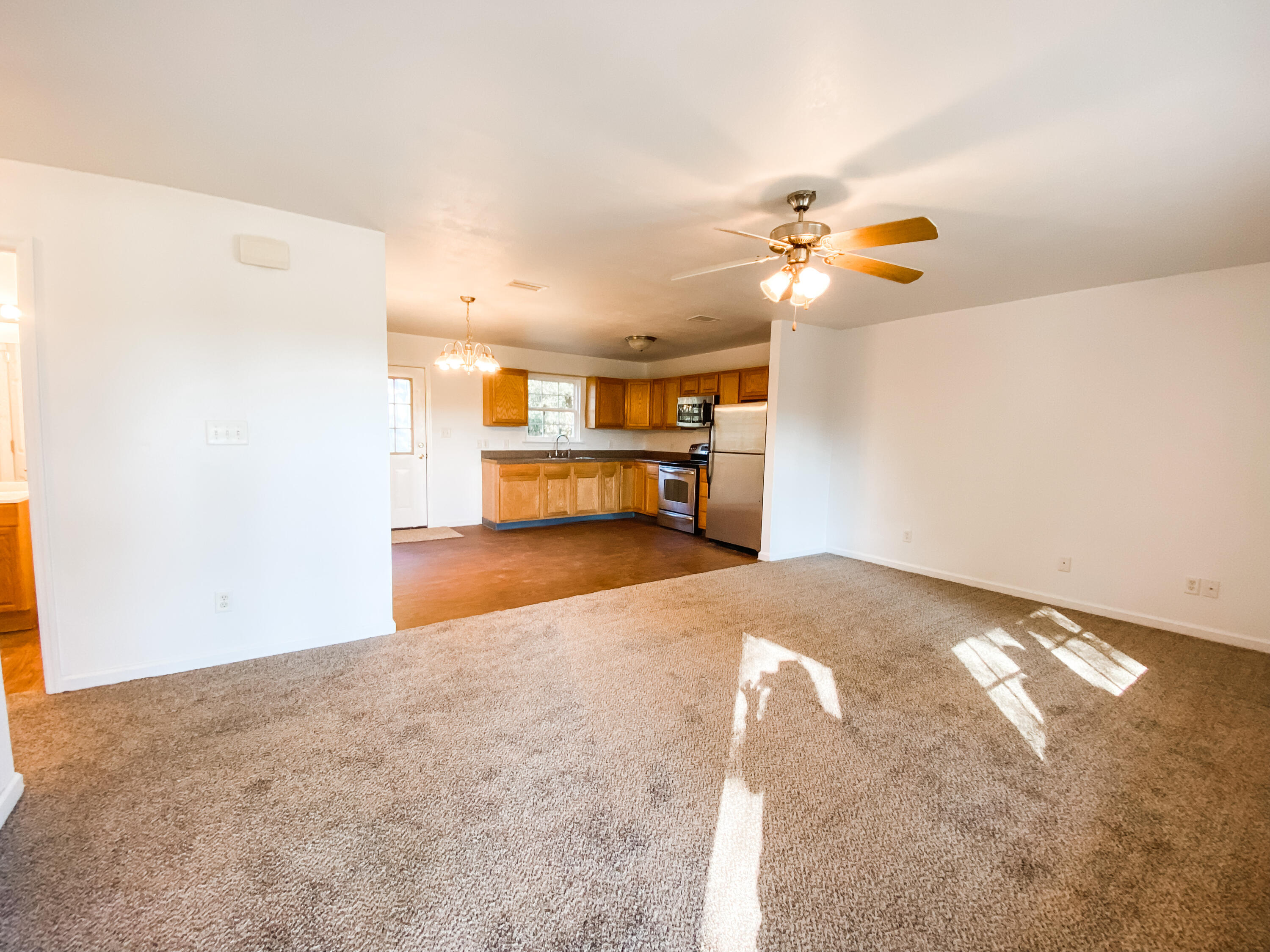 119 Fish Or Cut Bait Road DeFuniak Springs, FL 32433 - Photo 5 of 17 Kitchen/Living