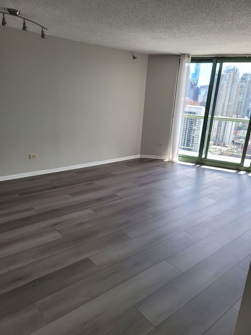 111 West Maple Street, Unit 2806 Chicago, IL 60610 - Photo 7 of 12