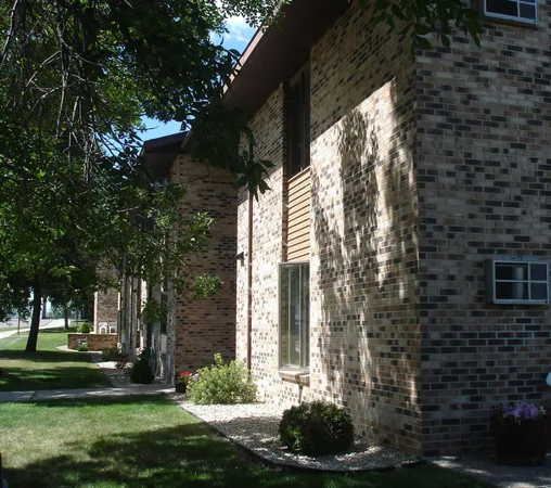 $744 | 319 Fairgrounds Road, Unit 211, Alexandria, MN 56308