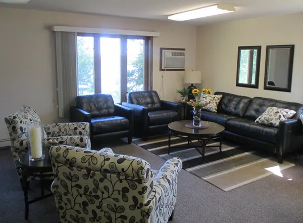 $744 | 319 Fairgrounds Road, Unit 211, Alexandria, MN 56308