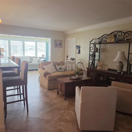 $1,800 | 5349 Lakefront Boulevard, Unit B, Delray Beach, FL 33484