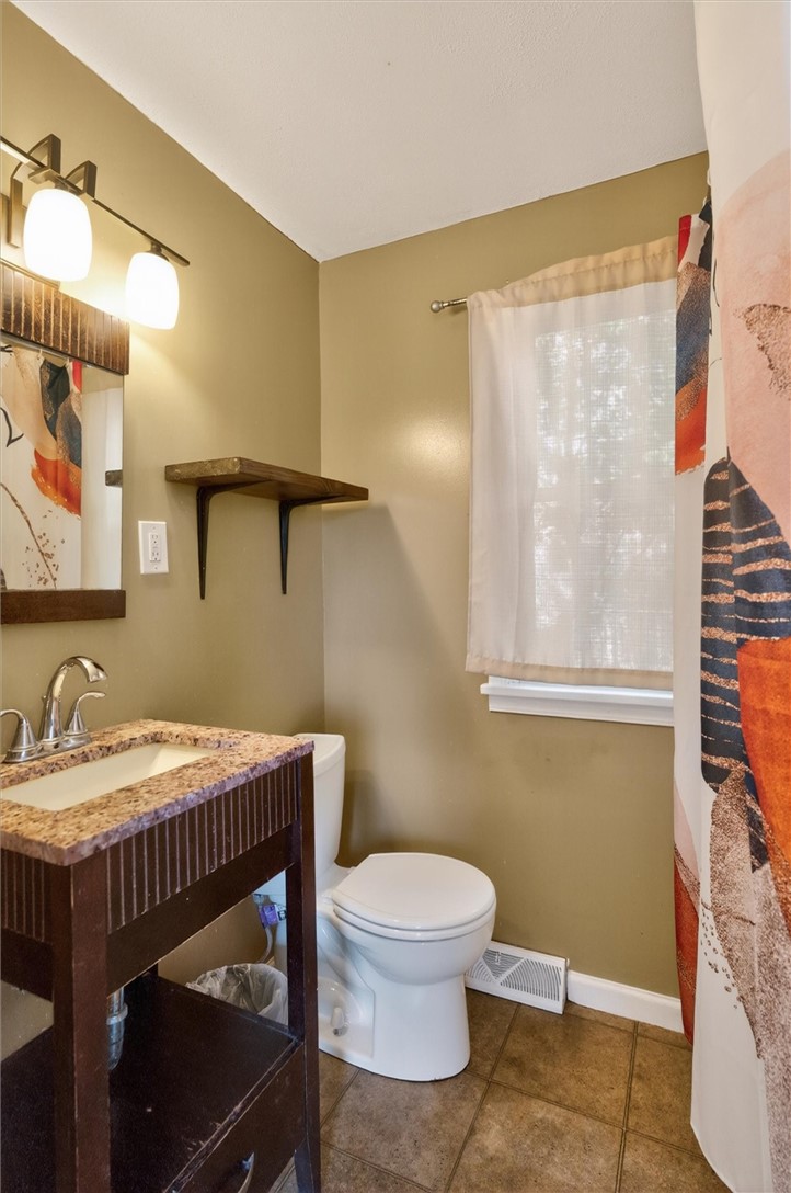 464 Harwick Road Irondequoit, NY 14609 - Photo 21 of 40 1ST FLOOR FULL BATHROOM!