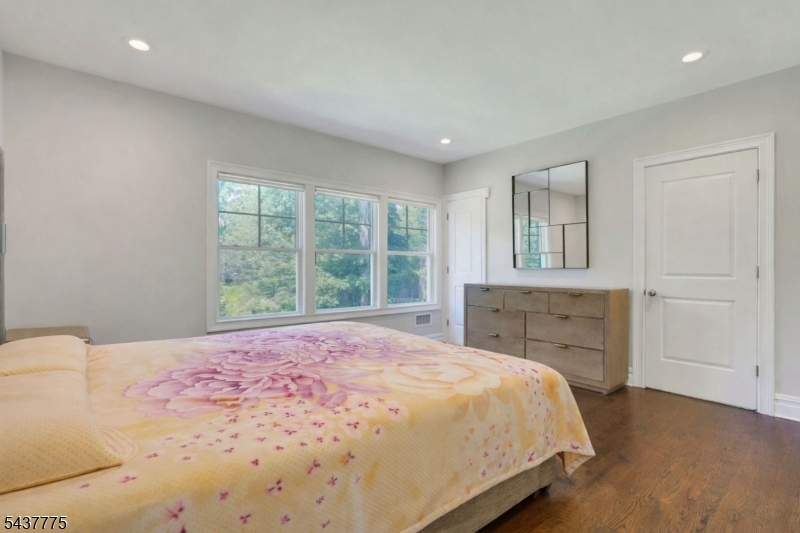 16 Exeter Road Short Hills, NJ 07078 - Photo 19 of 49
