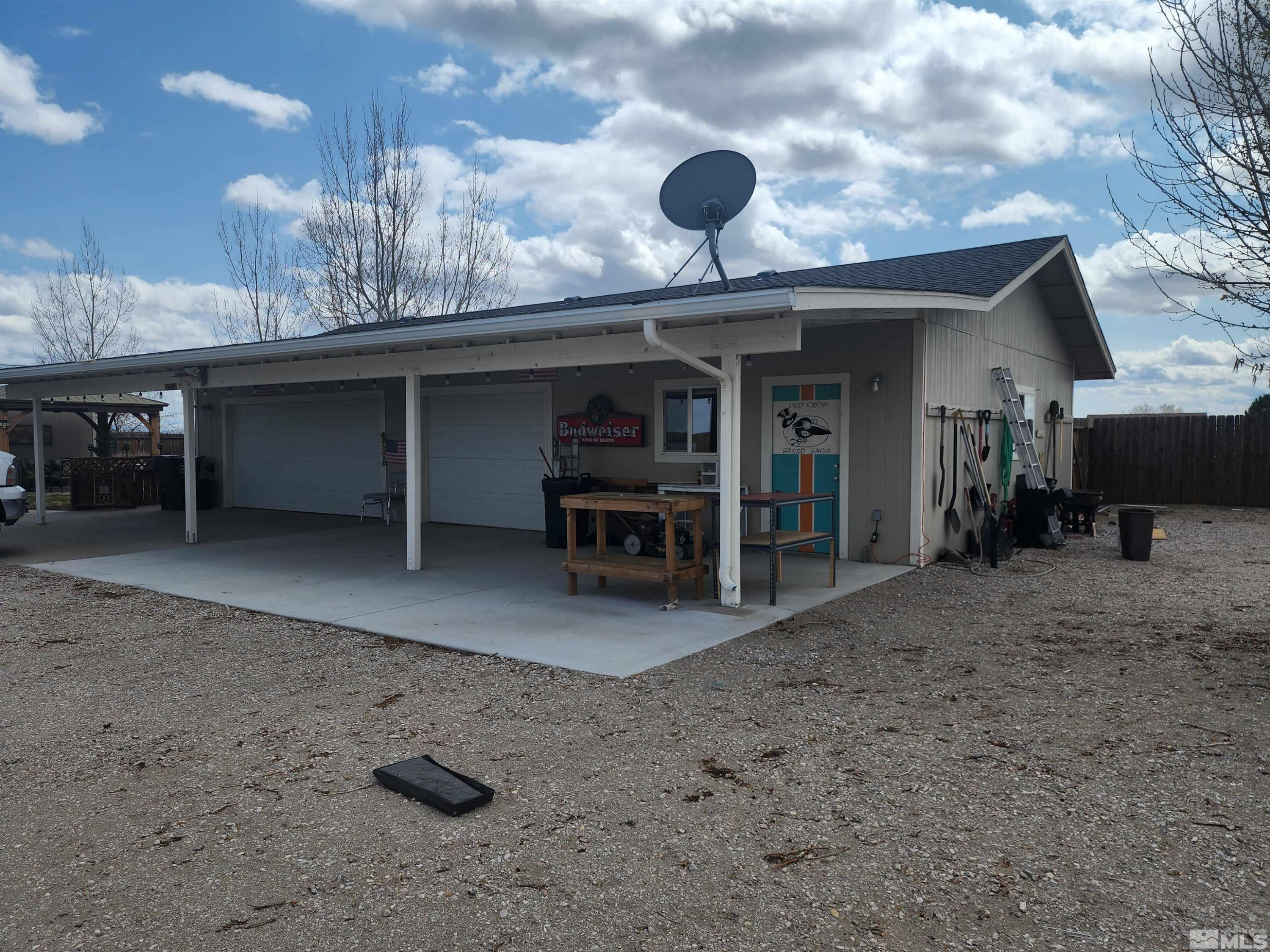2650 Harvey Lane Fallon, NV 89406 - Photo 27 of 29 a view of a livingroom with a furniture