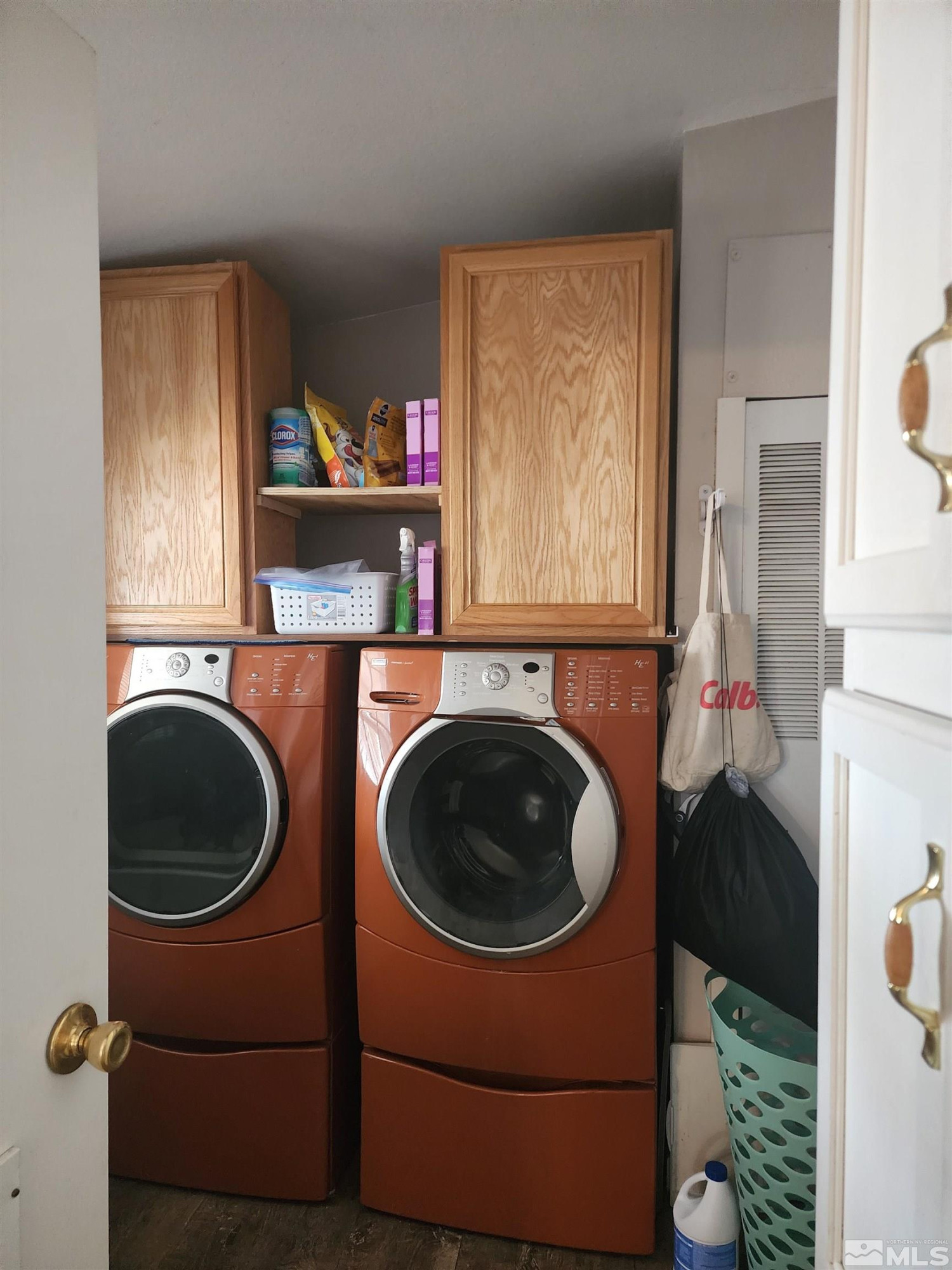 2650 Harvey Lane Fallon, NV 89406 - Photo 9 of 29 a utility room with sink dryer and washer