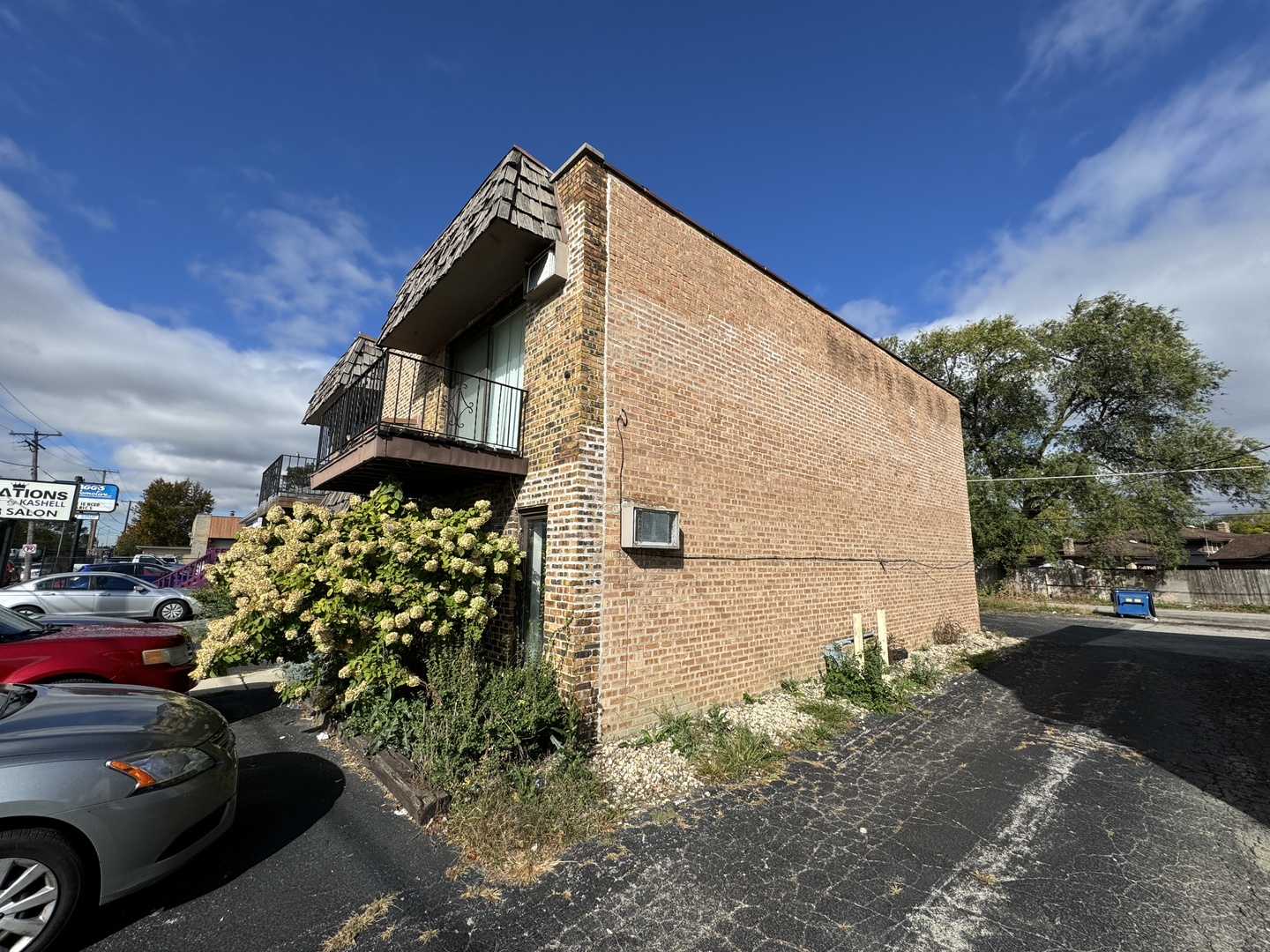 2936 Bernice Road Lansing, IL 60438 - Photo 4 of 28 a view of a house with a street