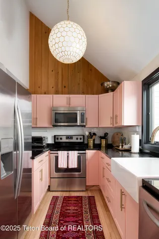 $2,900,000 | 3925 South Lake Creek Drive, Unit A3, Wilson, WY 83014