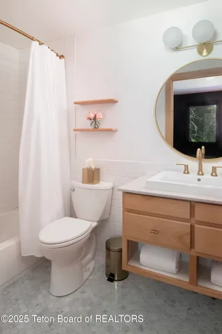 $2,900,000 | 3925 South Lake Creek Drive, Unit A3, Wilson, WY 83014