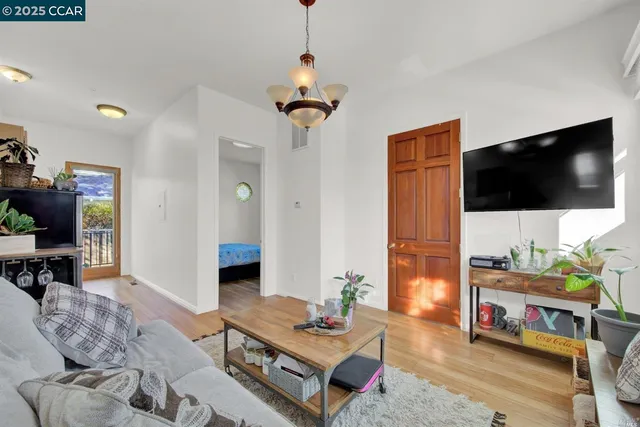 $1,800 | 990 G Street, Napa, CA 94559