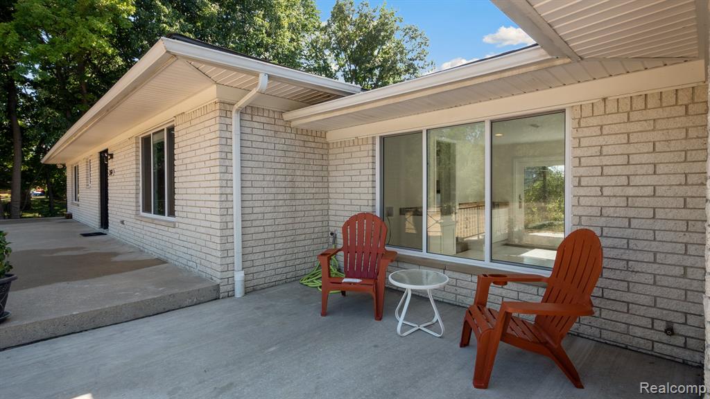 2164 East Hamlin Road Rochester Hills, MI 48307 - Photo 2 of 34