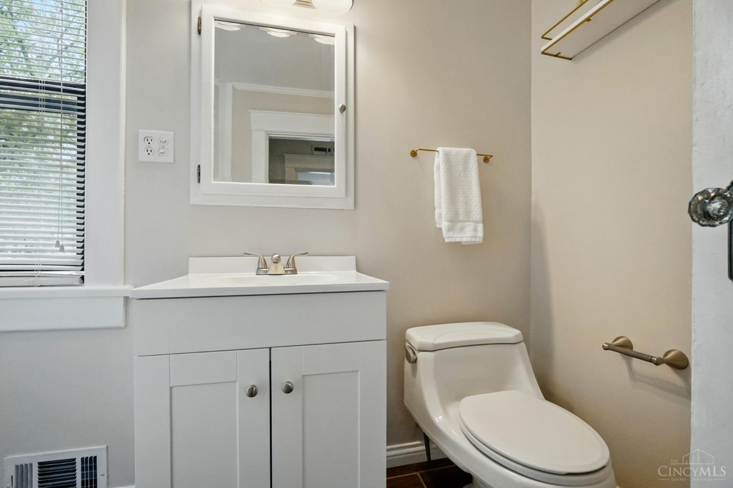 6512 Roe Street Cincinnati, OH 45227 - Photo 17 of 33 Gallery Image 17