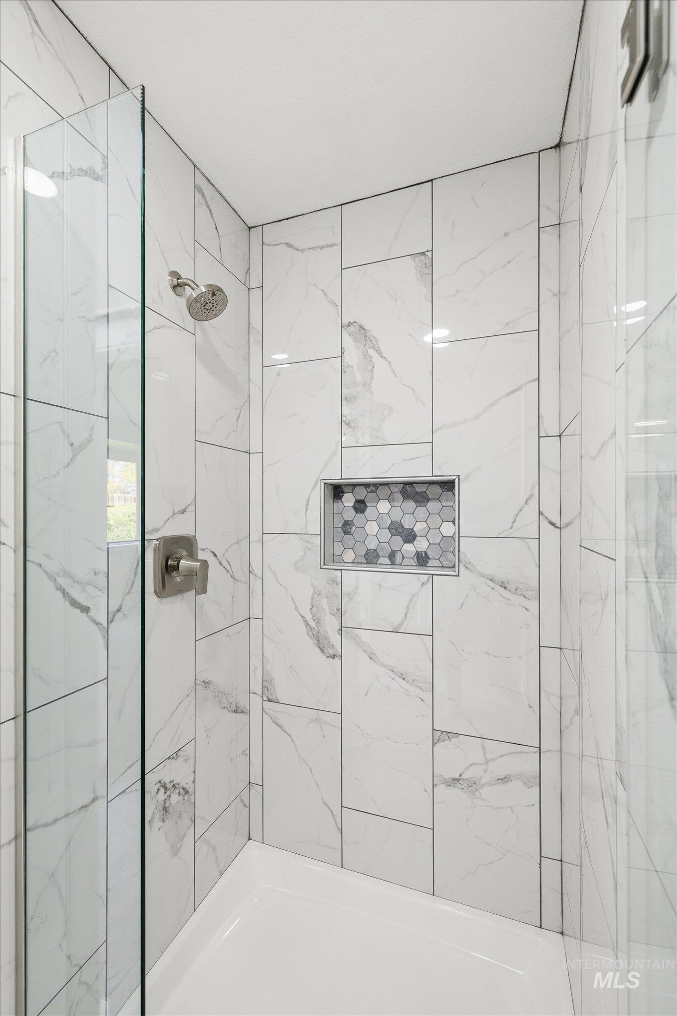 2250 North Amethyst Avenue Meridian, ID 83646 - Photo 34 of 50 Bathroom featuring a shower stall