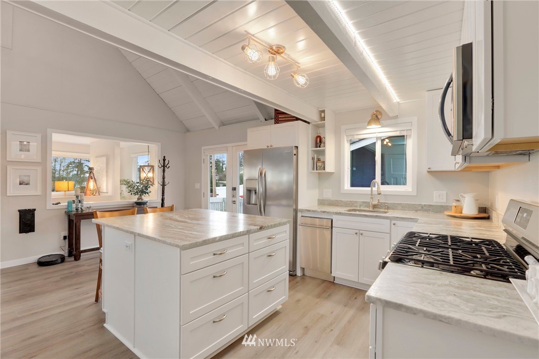 955 Sands View Road Camano Island, WA 98282 - Photo 12 of 40 Gallery Image 12