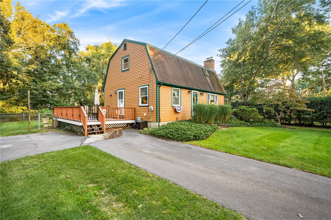 20 Overhill Road South Kingstown, RI 02879 - Photo 3 of 32